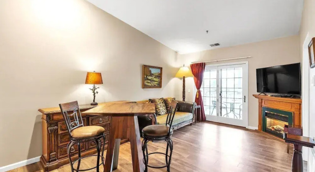 3rd Floor Front Side Penthouse Suite - 303 by Grand Wood Suites, Book Lejlighed Hoteller i Nashville med parkering, Parkering