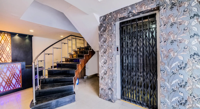 OYO 39708 Hotel Hill Park Grand, Rezerwuj Hotel Lakdi Ka Pul 