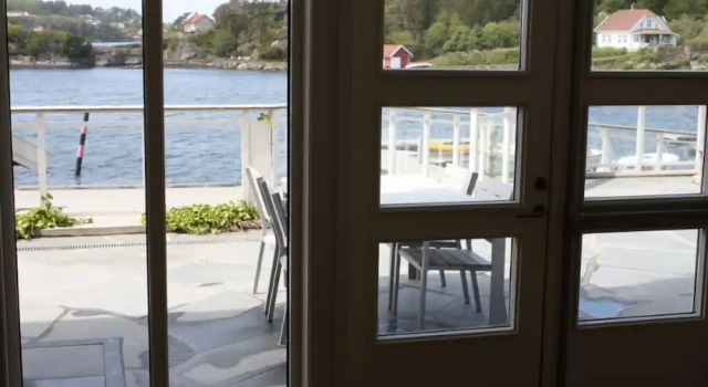 Апартаменты StayPlus Exclusive Seafront Holiday Home