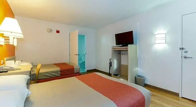 Номер Deluxe Motel 6 Hayward, CA- Silicon Valley Gateway