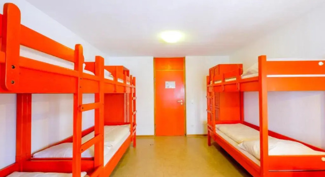 Кровать в общем номере с 6 комнатами DJH Jugendherberge Pottenstein