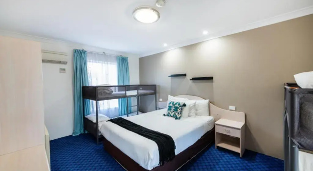Номер Economy Golden Age Motor Inn