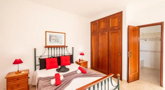 Villa Sunrise - com piscina privada e BBQ em Carvoeiro, Забронировать Вилла Карвоэйру Барловенто, рядом с Praia do Vale Covo