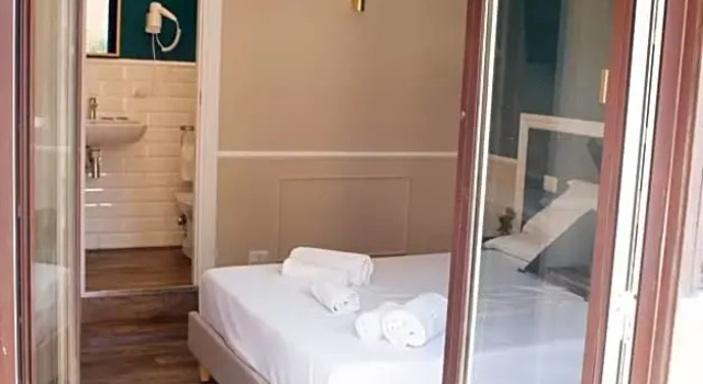 Номер Standard с балконом Le Petit Bijou