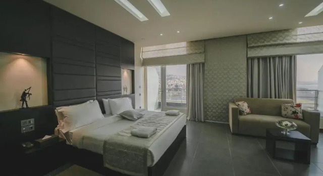 Полулюкс Louis V Hotel Beirut