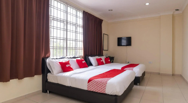 Люкс OYO 89536 Hazris Hotel