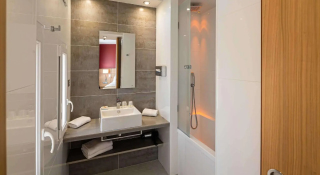 Двухместный семейный номер Standard Best Western Plus Le Lavarin Avignon