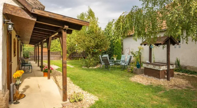 Lovely Cottage Home, Book Feriehus Sommerhuse i Fejer, Hytte