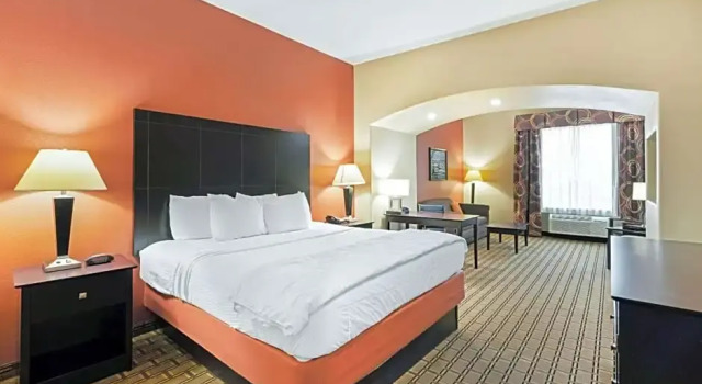 Двухместный номер Executive La Quinta Inn & Suites by Wyndham McAlester