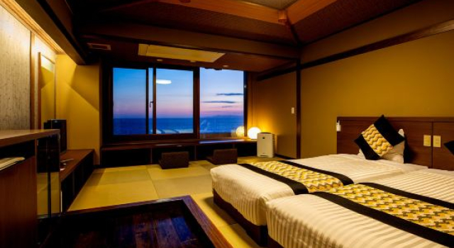 Кровать в общем номере Hotel Isaba