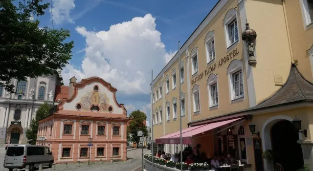 Hotel Zwölf Apostel, Boek Hotel Altoetting Upper Bavaria