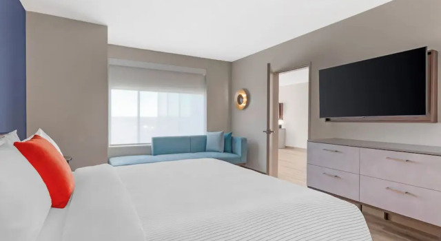 Люкс Cambria Hotel Northlake Conference Center - Roanoke