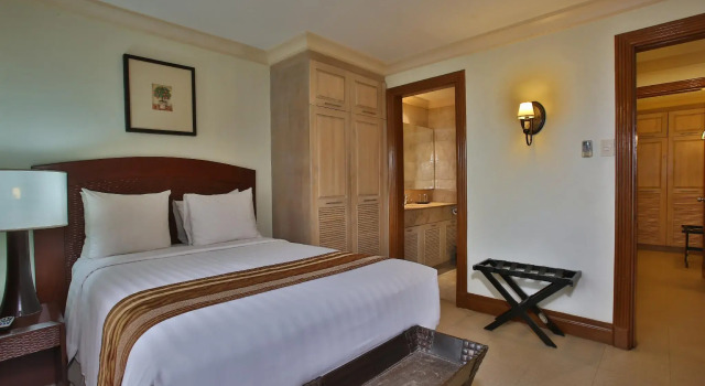 Люкс с 2 комнатами Crown Regency Suites Mactan