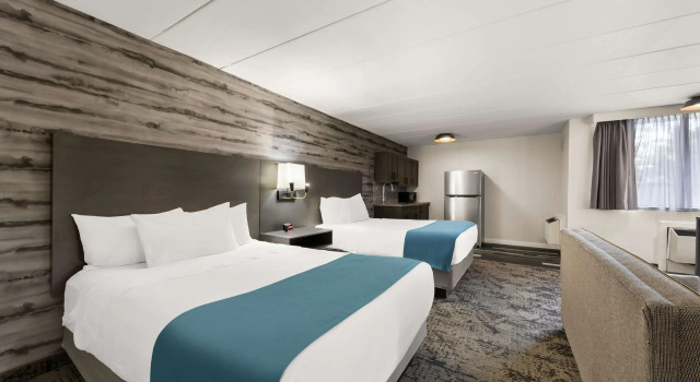 Четырёхместный люкс Best Western Parkway Hotel Toronto North