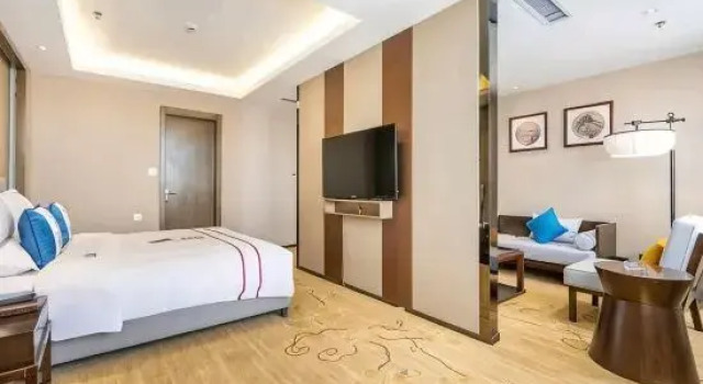Люкс Urumqi Xuanpu Hotel (Airport Degang Wanda Branch)
