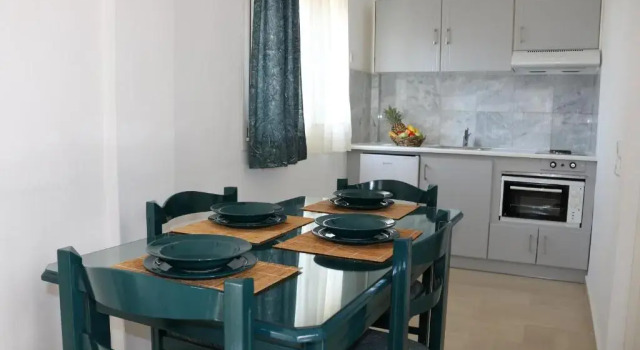 Апартаменты Deluxe Mitika Hotel Apartments