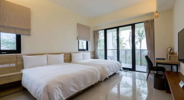Четырёхместный номер Standard с видом на море Rich Sunshine Inn