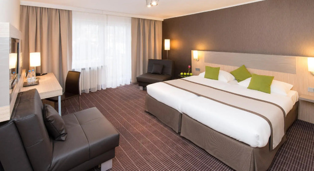 Четырёхместный номер Standard Hotel New Orly