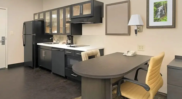 Люкс Candlewood Suites Charleston-Northwoods by IHG