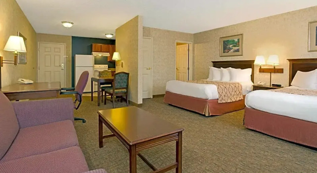 Четырёхместный люкс с 2 комнатами Hawthorn Extended Stay by Wyndham Cincinnati/Sharonville