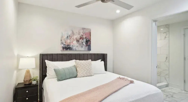 Кровать в общем номере с 6 комнатами The Eleanor New Orleans
