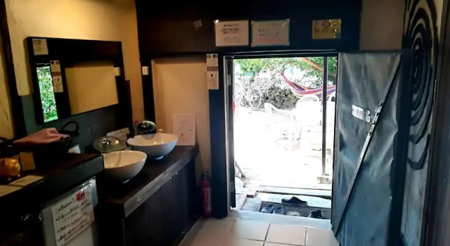 Кровать в общем номере (мужской номер) Taketomijima Guesthouse and je Taime