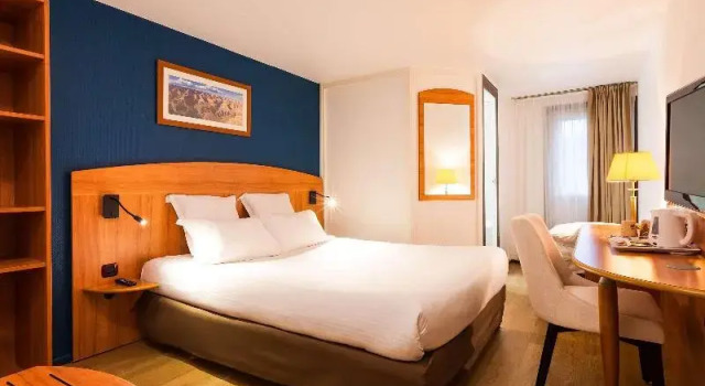 Трёхместный номер Comfort Hotel Evreux