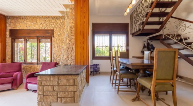 House Lleida Verditz, Varaa Hotelli Hotellit Tarragonès uima-altaalla, Uima-allas