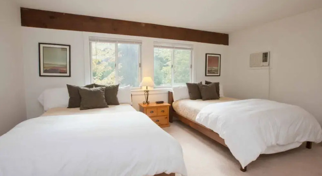 2BR Topnotch Condo, Varaa Lomakoti Hotellit New England uima-altaalla, Uima-allas