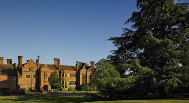 Четырёхместный номер Deluxe Hanbury Manor Marriott Hotel & Country Club