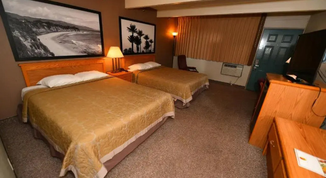 Четырёхместный номер Standard Costa Mesa Inn - Newport Beach Area