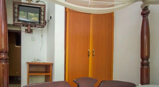 Апартаменты Minister's Village Hotel