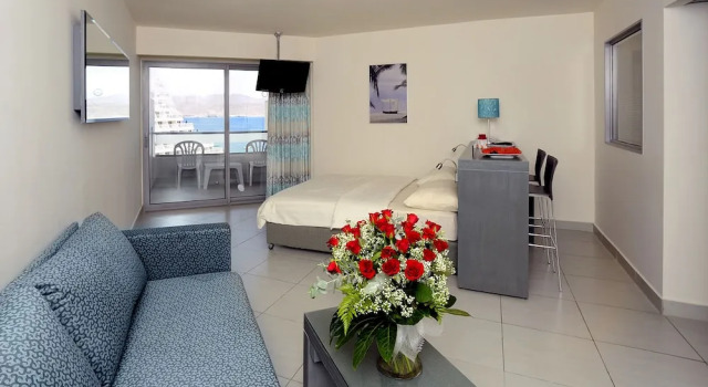 Семейный номер Standard с балконом Neptune Eilat By Dan Hotels
