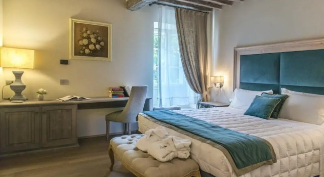 Полулюкс Cortona Resort & Spa