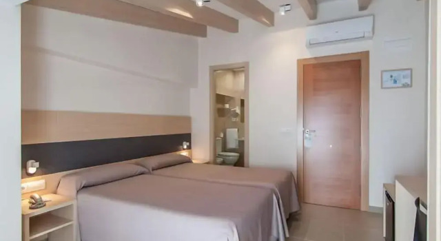 Трёхместный номер Standard с балконом Hotel San Luis