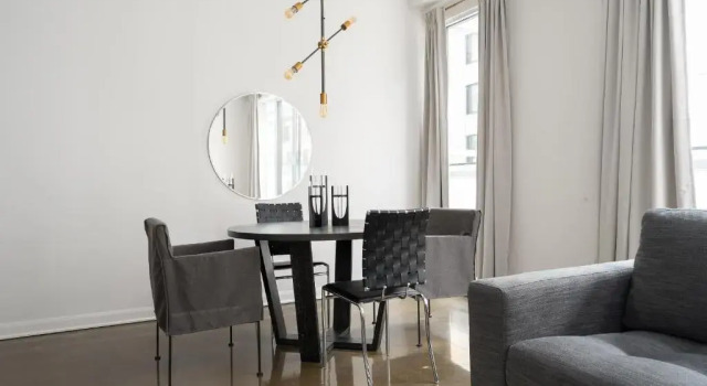Апартаменты с балконом Hip Old Montreal Suites by Sonder