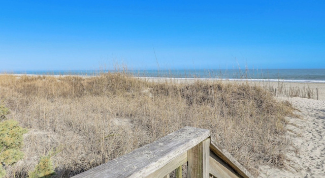 Апартаменты Golden Mile Getaway Steps From the Beach
