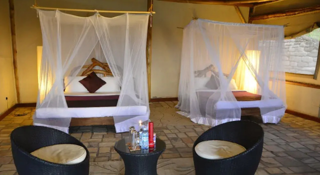 Enganzi Game Lodge, Book Hotel Katara 