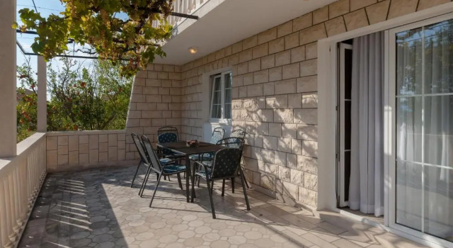 Семейные апартаменты с видом на море Villa Livia Apartments