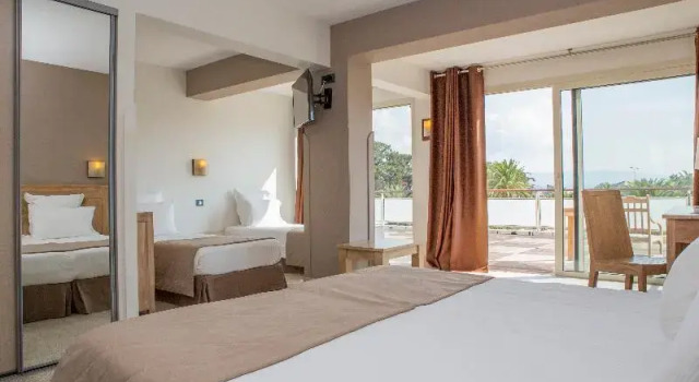 Четырёхместный номер Standard с видом на море Hôtel Campo Delloro