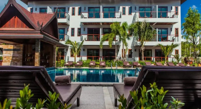 Двухместный номер Standard с видом на бассейн Howard Johnson by Wyndham Phuket Naiyang