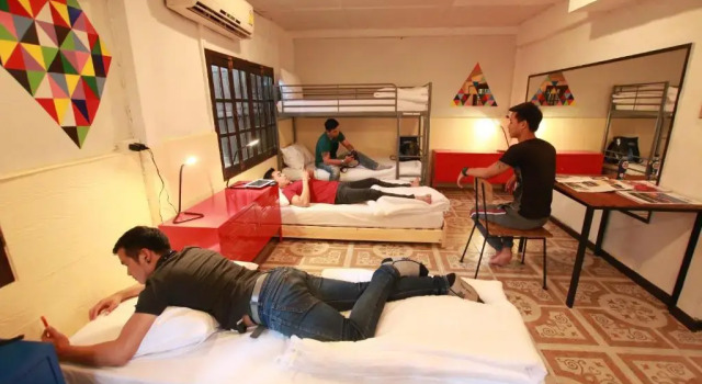 Кровать в общем номере (мужской номер) Club One Seven Gaymen Chiang Mai
