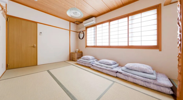 Yolee Guest House, Book Pension Izumisano 