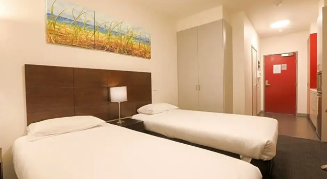 Четырёхместная студия Deluxe Alston Apartments Hotel