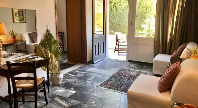 Theodora Hotel, Rezervasyon Otel Petra Midilli