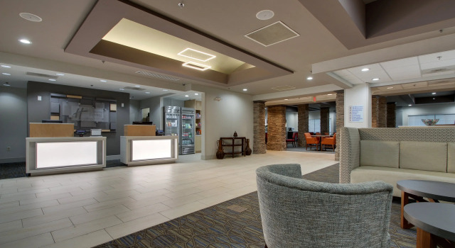 Holiday Inn Express Hotel & Suites Middleboro Raynham, Varaa Hotelli Hotellit New England uima-altaalla, Uima-allas