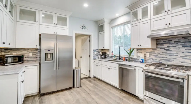 Westport Home w/ Hot Tub: 2 Blocks to Beach!, Забронировать Дом для отпуска Отели Уэстпорт с парковкой, рядом с Маяк Грейс-Харбор, Парковка