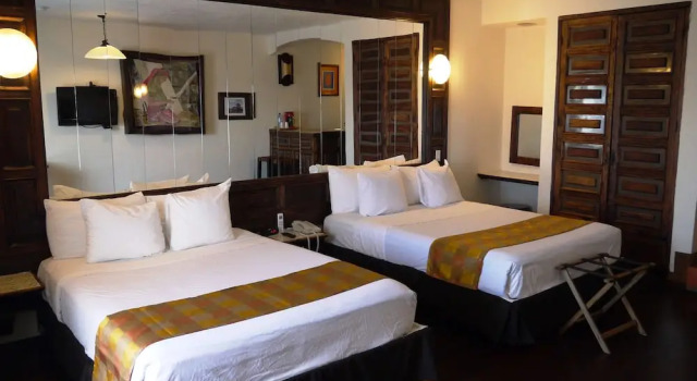 Четырёхместный номер Standard с балконом Best Western El Cid
