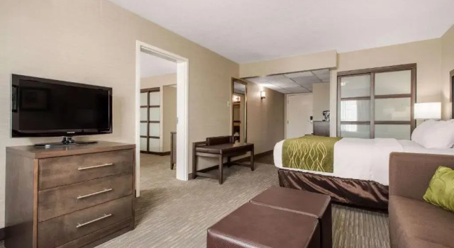 Люкс Superior Comfort Inn & Suites
