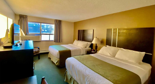 Четырёхместный номер Standard Ramada by Wyndham Whitecourt